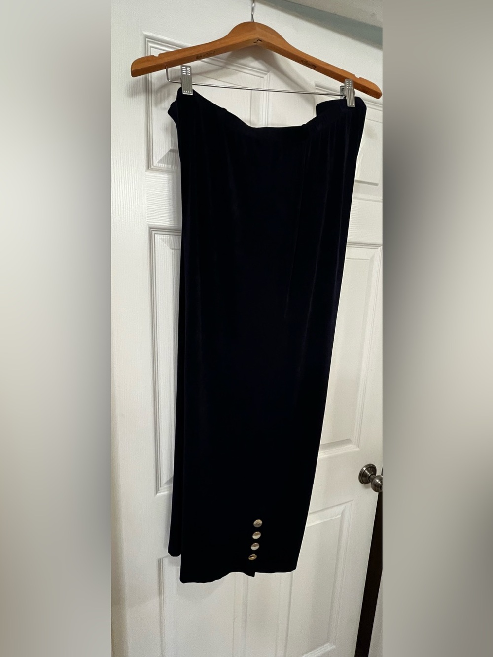 Chicos travelers navy cropped pants size 4